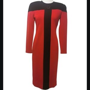 Vintage 100% Wool Red and Black Mod Shift Dress 60’s Zips up the back Lined